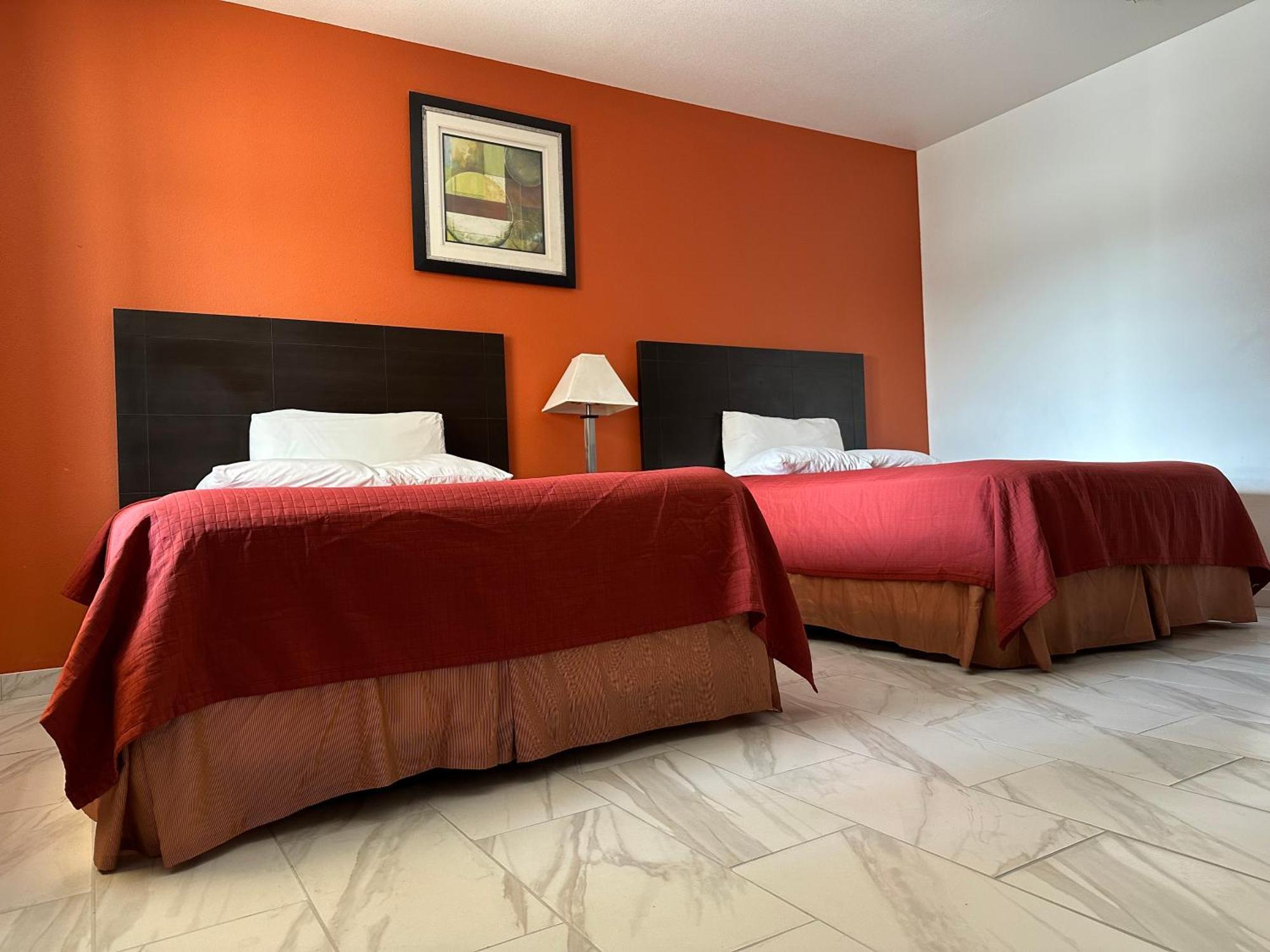 Lux Inn And Suites Three Rivers Bagian luar foto