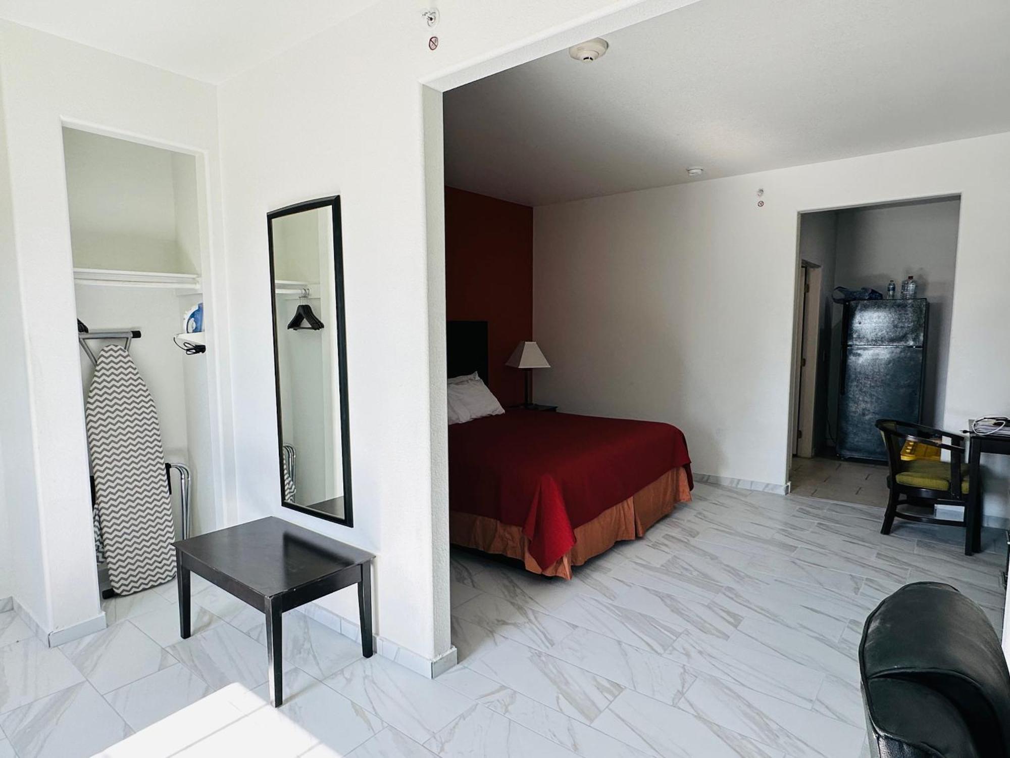 Lux Inn And Suites Three Rivers Bagian luar foto