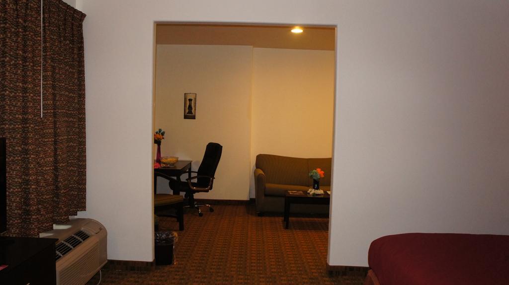 Lux Inn And Suites Three Rivers Bagian luar foto